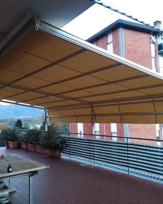 Tenda da sole a guide laterali  da bar o balcone 