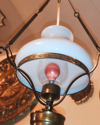 Antico Lampadario a sospensione stile antico.