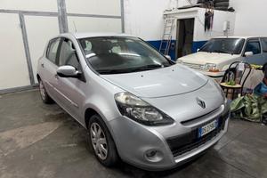 Renault Clio 1.2 con gancio traino e carrello comp