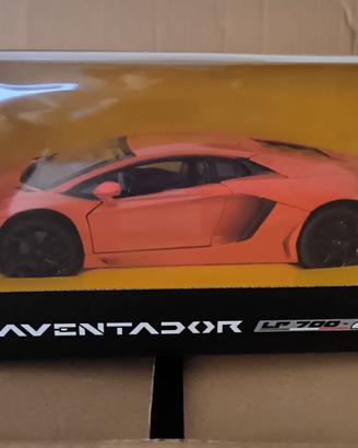 LAMBORGHINI AVENTADOR  