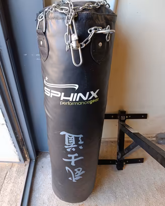 SACCO DA BOXE COMPRESO DI STAFFA