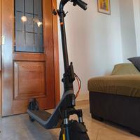 Ninebot E2 plus II monopattino elettrico 