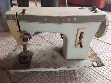 Macchina da cucire vintage SINGER anni 60
