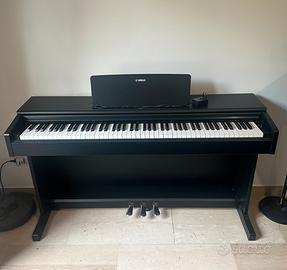 Pianoforte digitale Yamaha Arius YDP-145 nero