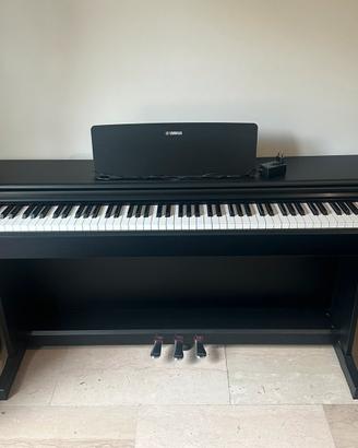 Pianoforte digitale Yamaha Arius YDP-145 nero