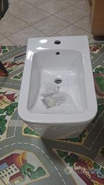 kit completo composto da WC e bidet filo muro Aquo