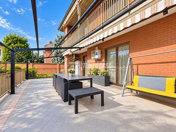 APPARTAMENTO IN VILLA CON TERRAZZO E BOX AUTO DOPP