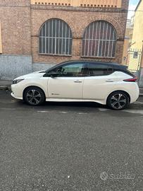 Nissan leaf elettrico