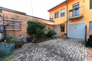 VILLA A SCHIERA A ROVERBELLA