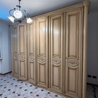 Armadio guardaroba in stile vintage