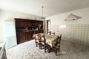 Casa indipendente di 150 m² con più di 5 locali e 