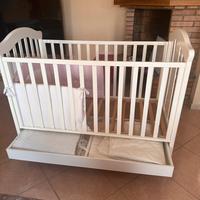 Culla, fasciatoio, vasca per bagnetto