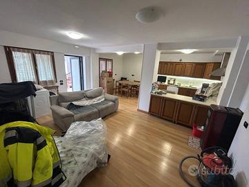 Appartamento di 142 m² con 5 locali e box auto dop