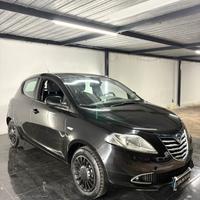 Lancia Ypsilon platinum gpl
