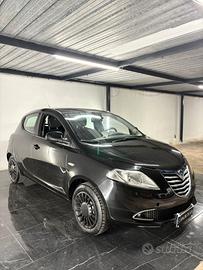 Lancia Ypsilon platinum gpl
