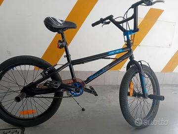 Bicicletta modello bmx