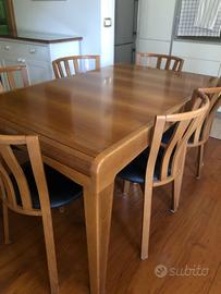 Ttavolo in legno allungabile con sedie