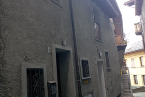 Intero fabbricato nel centro storico di Chatillon