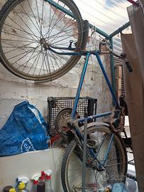 bicicletta vintage da restaurare