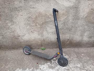 monopattino ninebot ES2