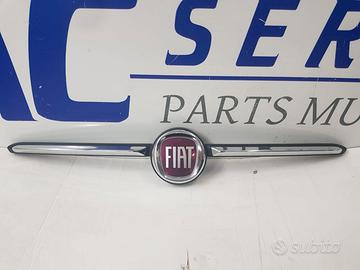Griglia Baffo Emblema Logo Anteriore Fiat 500X