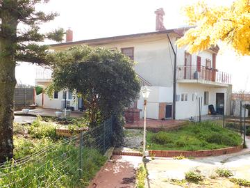 Appartamento in villa con dependance