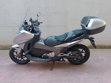 Honda integra 750 s Euro 5.000 trattabile.