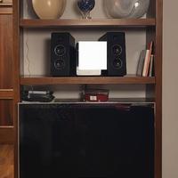 Libreria e porta tv in legno massello in noce.