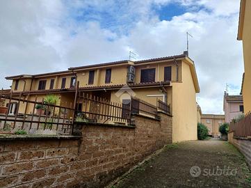 VILLA A SCHIERA A NEPI