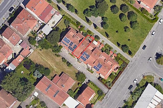 Villetta a schiera con giardino e garage