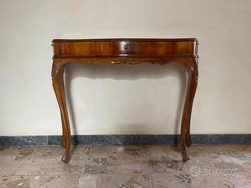 Consolle stile Liberty