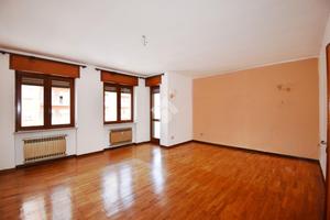 5 LOCALI A IVREA