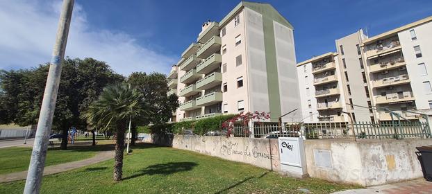 Cagliari ampio luminoso trivano con cucina