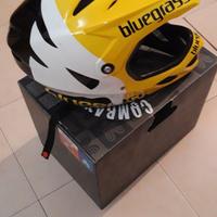 Casco professionale per discesa con bici DH.