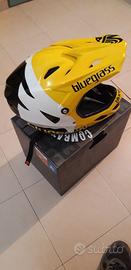 Casco professionale per discesa con bici DH.