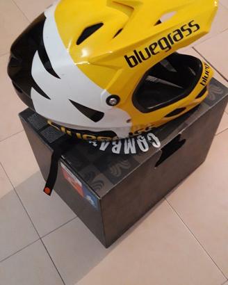 Casco professionale per discesa con bici DH.