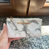 Portafoglio Stradivarius effetto marmo