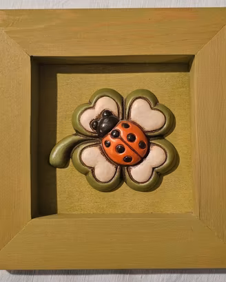 Formella Thun con coccinella e quadrifoglio