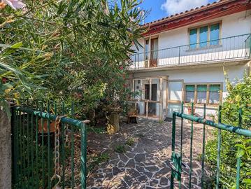 Villetta a schiera di 93 m² con più di 5 locali e 