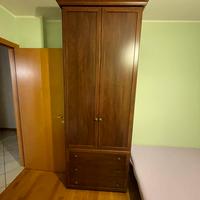 Armadio in noce in legno massello