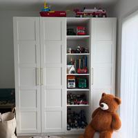 Armadio Ikea con accessori