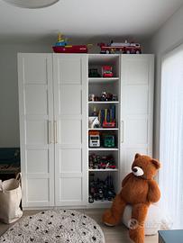 Armadio Ikea con accessori