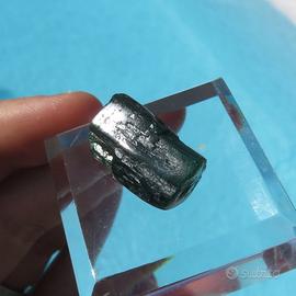 Minerali - Cristallo di smeraldo grezzo gemma