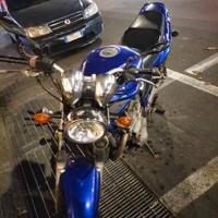 Moto suzuki bandit 600  Euro 2000