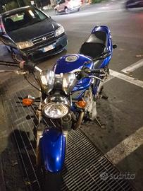 Moto suzuki bandit 600  Euro 2000