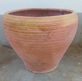 Antico vaso in terracotta