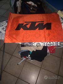 Bandiera e cioccolatino/caramella ktm