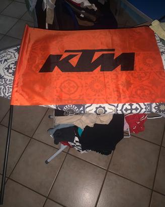 Bandiera e cioccolatino/caramella ktm