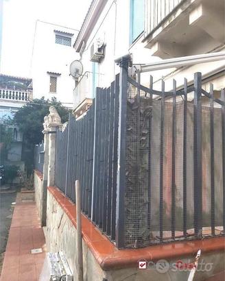 Gazzi, zona Mangialupi, appartamento d'epoca