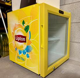 Frigorifero piccolo frigo lipton ice tea